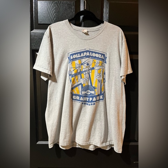 2010 Lollapalooza Concert Tee - Picture 1 of 6